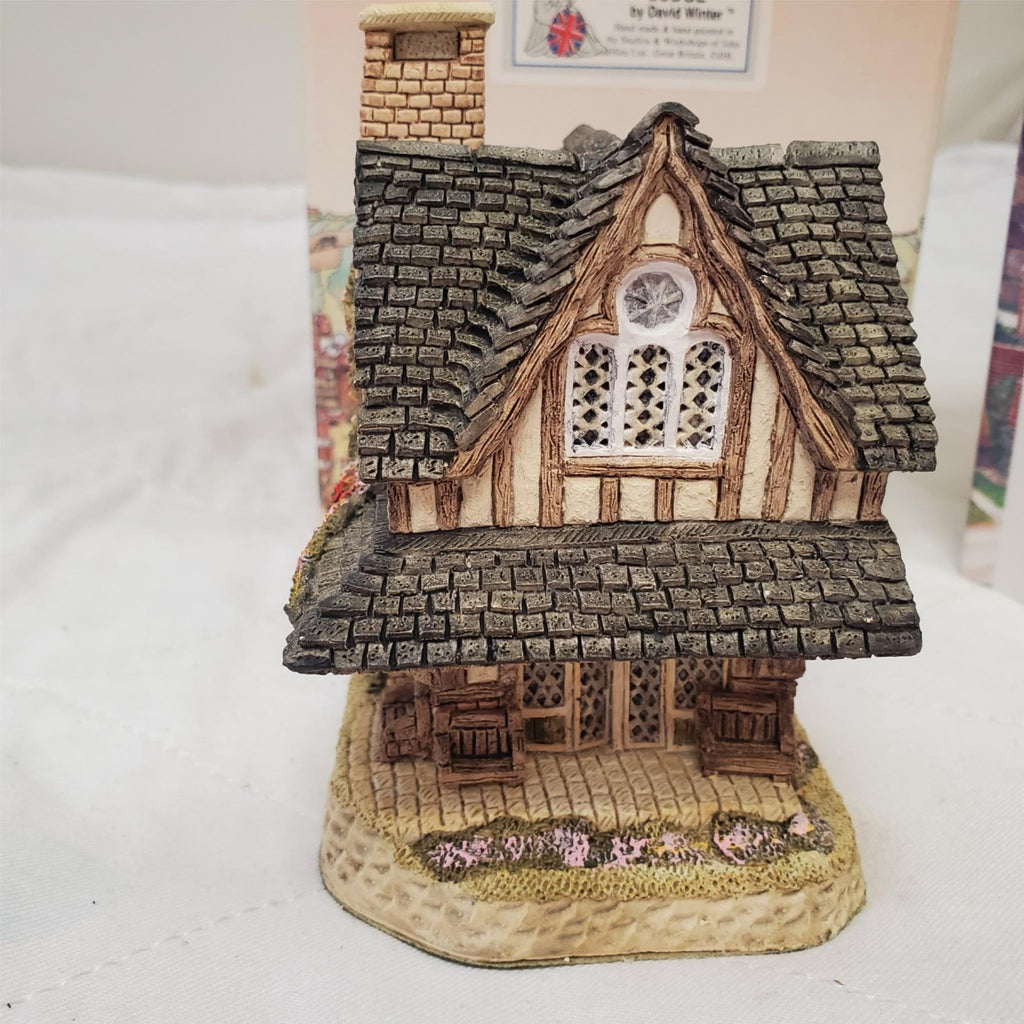 David Winter Cottages August British Traditions Grouse Moor Lodge with Book