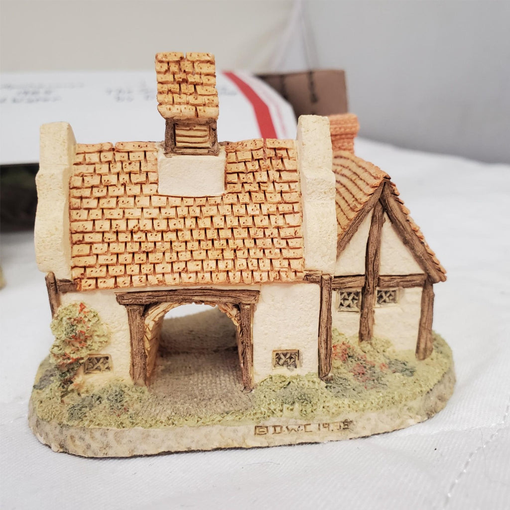 David Winter's Cottages The Schoolhouse 1985 & The Apothecary’s Shop 1985