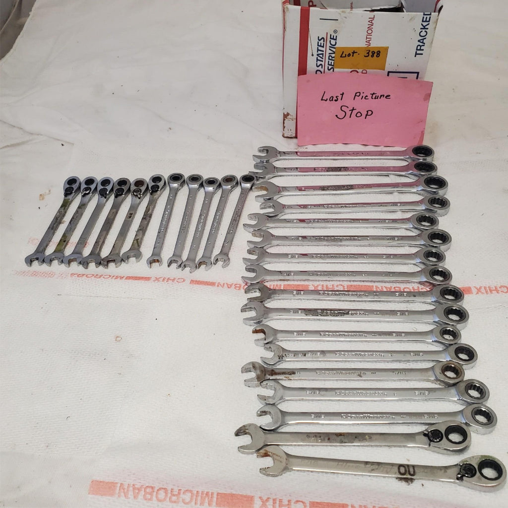 Lot of 28  Gear Wrench & Blue Point Combination Wrench Set LOT-388