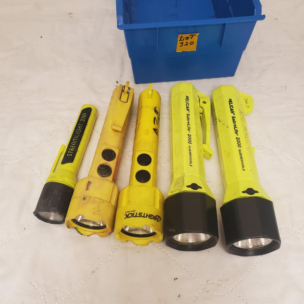 Lot of 5 Pelican SabreLite 2000 Submersible LED Flashlight & Streamlight LOT-320