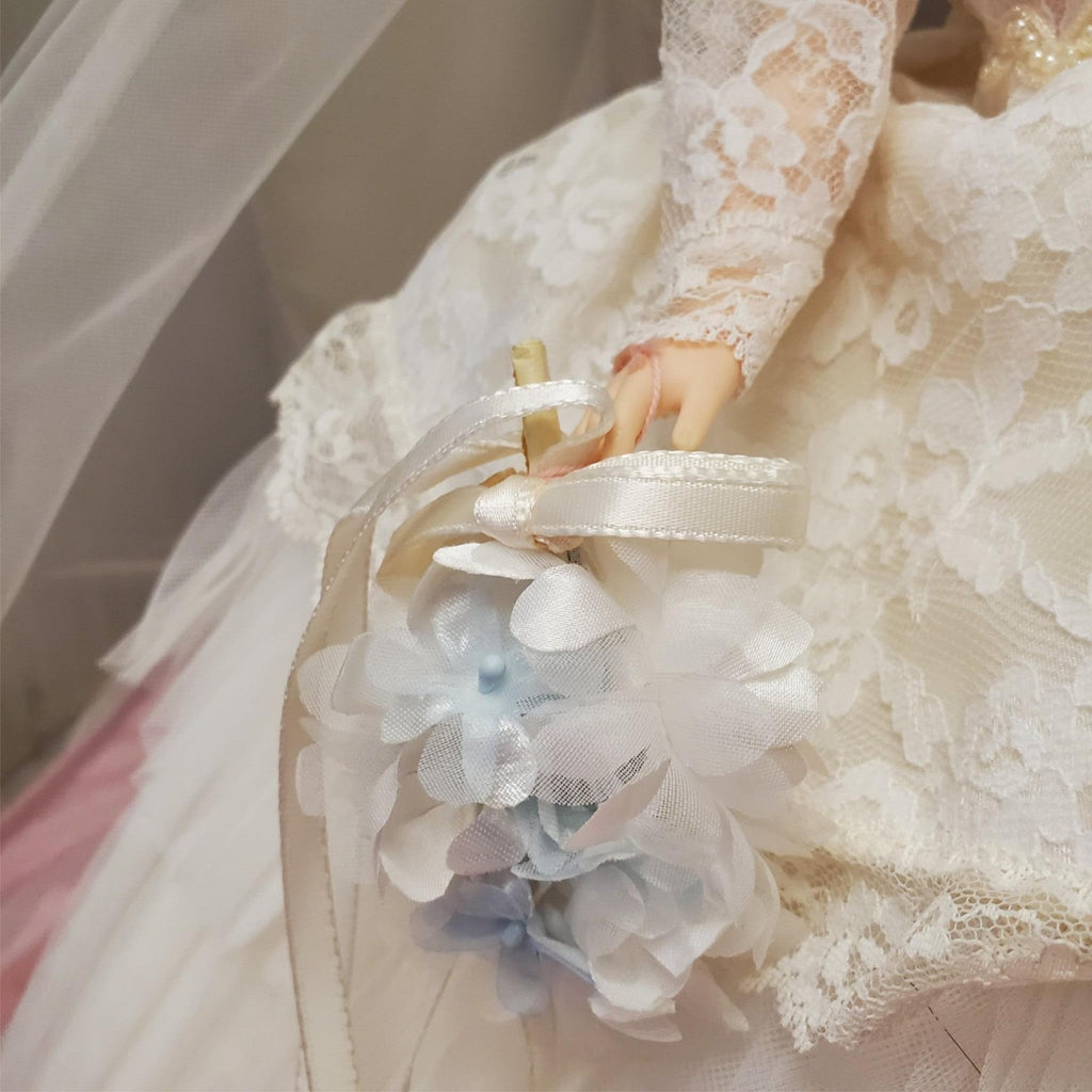 Madame Alexander #1685 Elise Bride Doll with Box & Stand