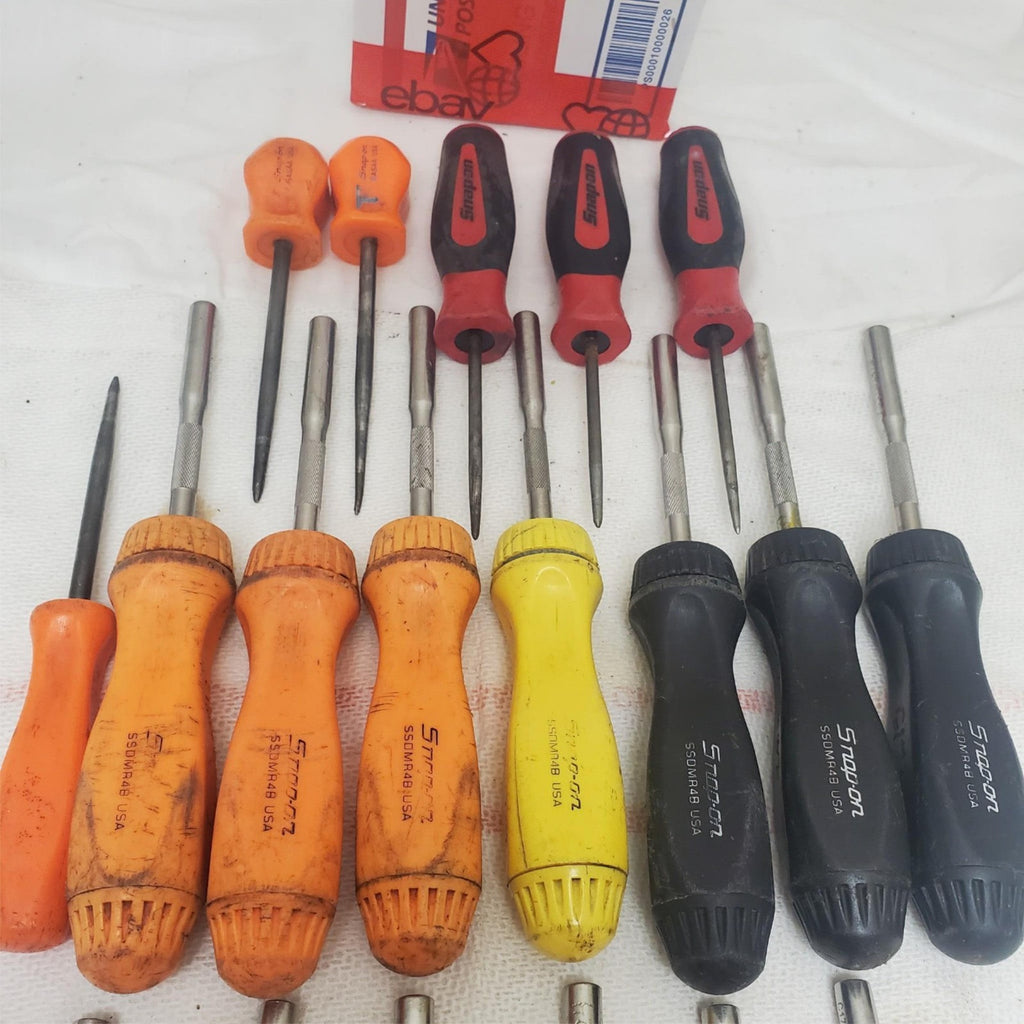 Lot of 19 Snap on screwdrivers of colors black, red, orange, and yellow LOT-1059
