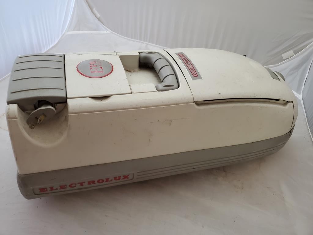 Electrolux Guardian Epic Series 8000 Vacuum Cleaner C133A