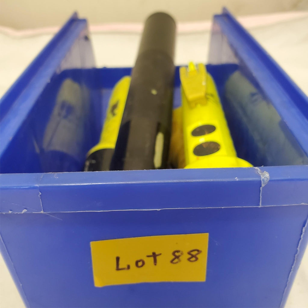 Lot of 5 Assorted Mag-Lite, Streamlight, and More flashlight LOT-88