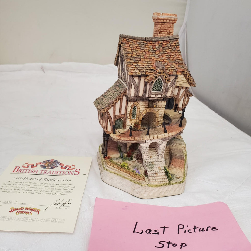 David Winter's Cottages Mad Baron Fourthrite's Folly 1992