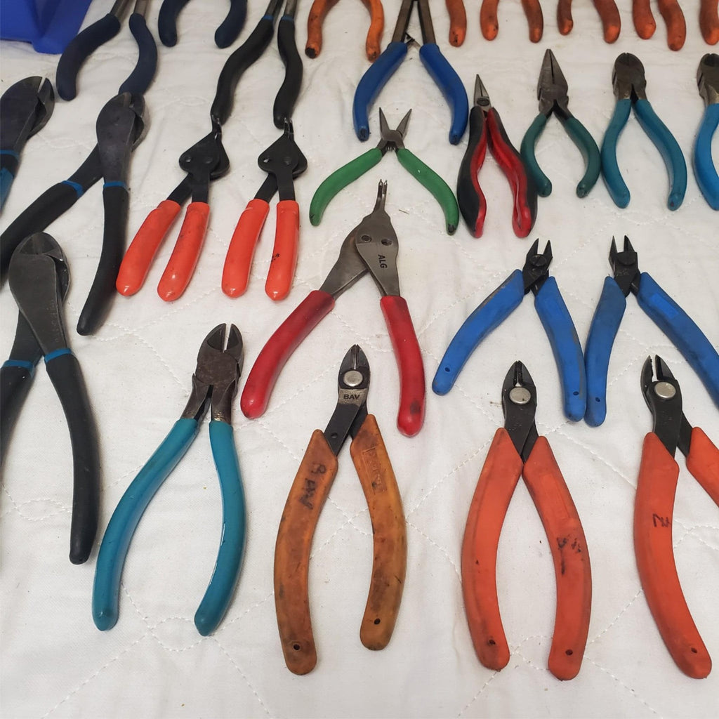 Lot of 31 Assorted Side Cutting Pliers LOT-406
