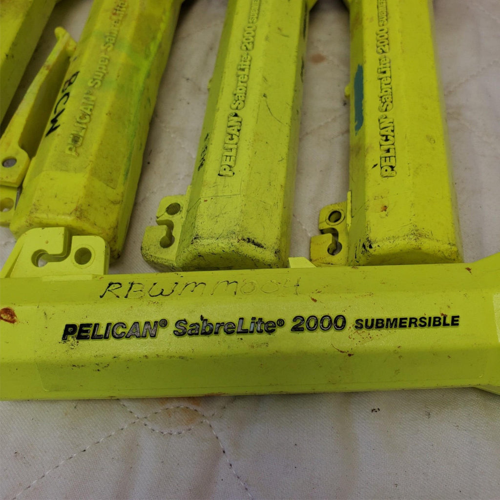 Lot of 5 Pelican Sabrelite 2000 Submersible Flashlight LOT-827