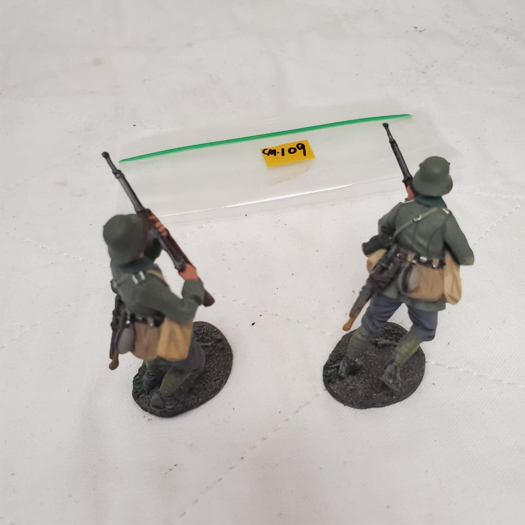 W. Britain 23056 1916-18 German Infantry Running with Grenade Bags CM-109