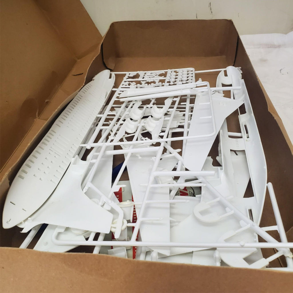 Revell Tristar L-1011 Cutaway Display plane