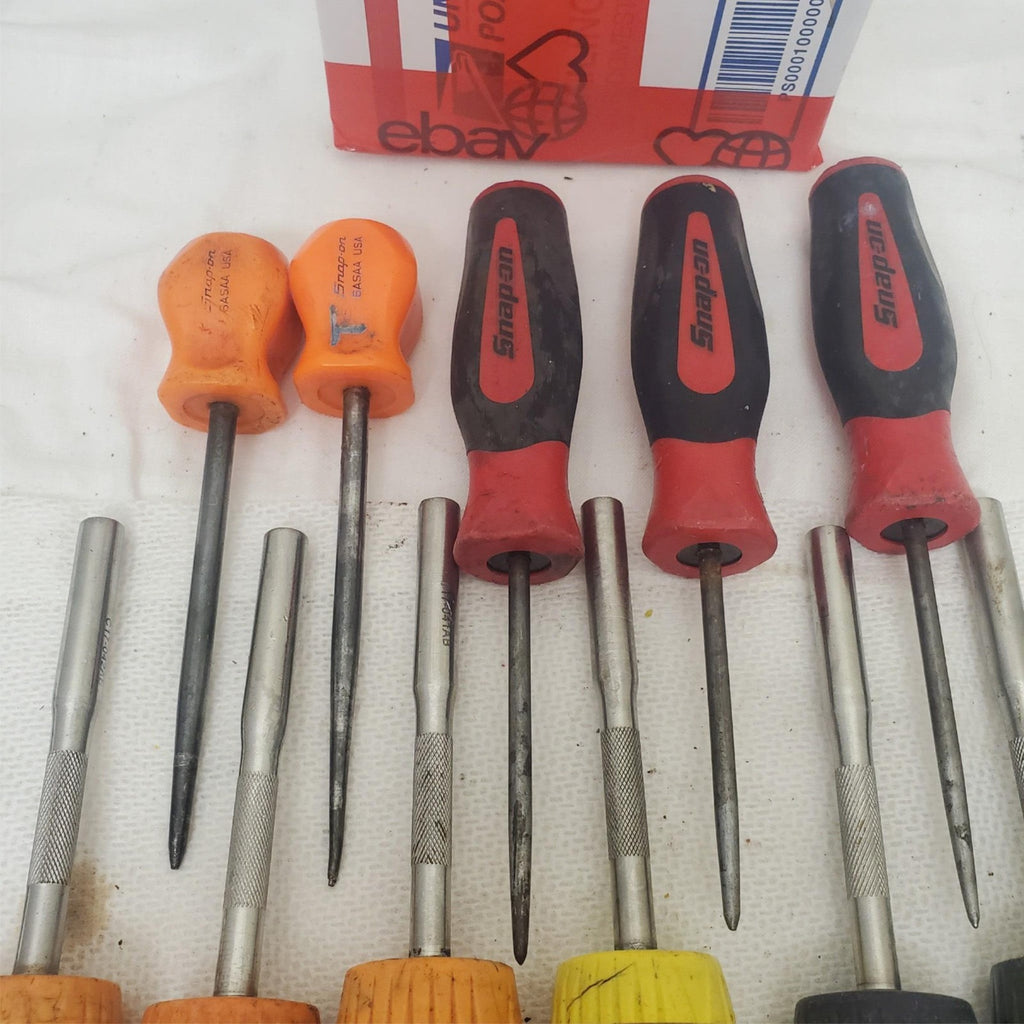 Lot of 19 Snap on screwdrivers of colors black, red, orange, and yellow LOT-1059