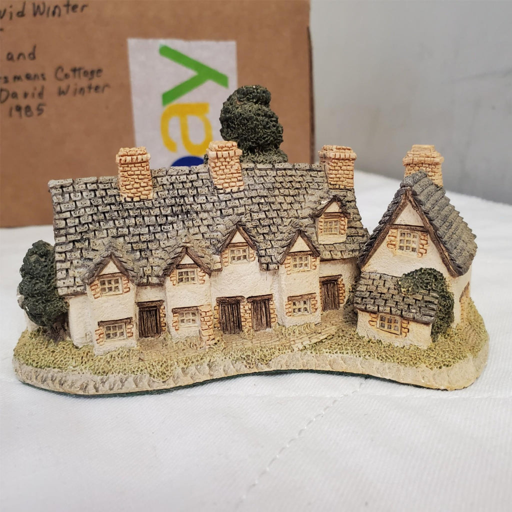 David Winter's Cottage Hogs Head Beer House 1985 & Craftsmens Cottages 1985