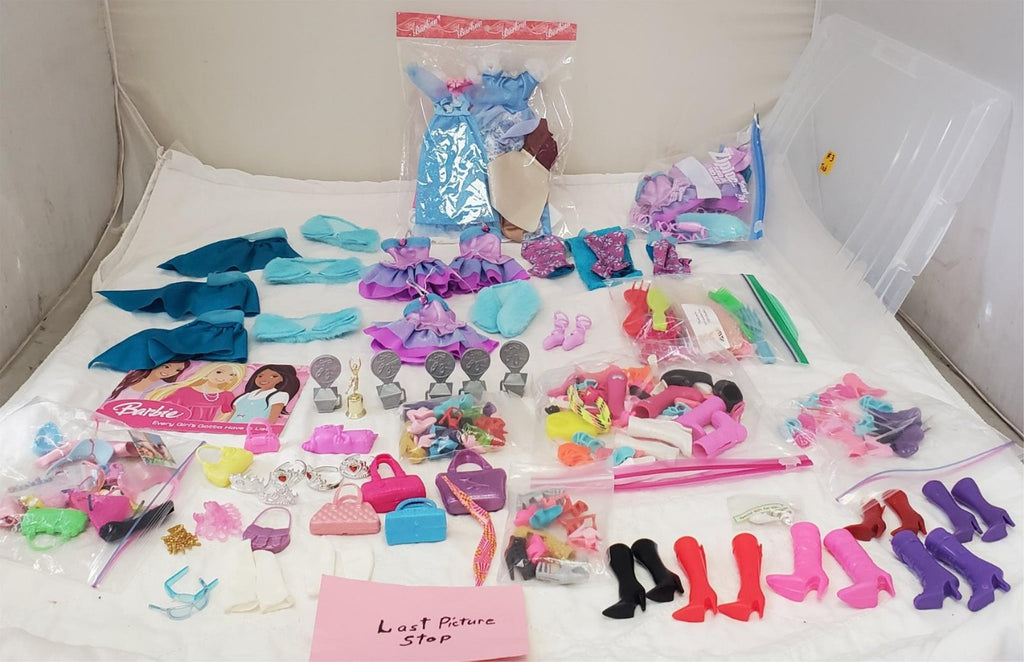 Mattel Barbie Hugs 'n Horses Barbie and Chelsea Blonde Playset #2 Tub