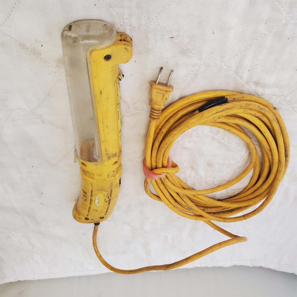 13 Watt Electric Portable Fluorescent Light LOT 375