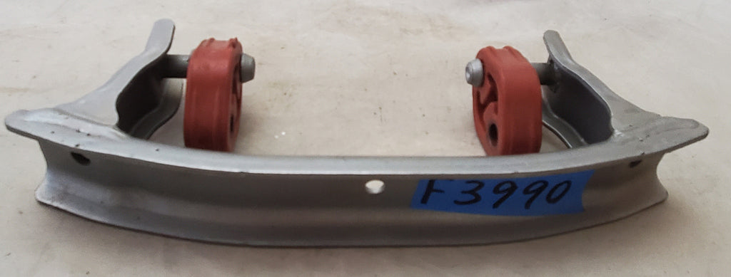 2013 - 2015 A2044901640 Mercedes-Benz, Center Muffler Bracket