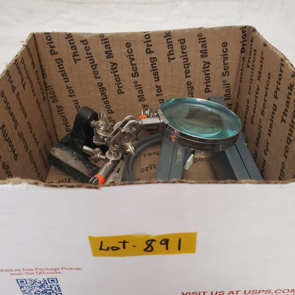 Lot of Magnifying Glass Set with Helping Hands Soldering Stand LOT-891