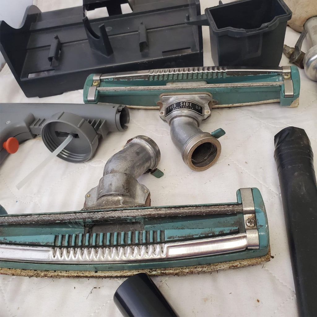 Lot of Assorted Vacuum Cleaner Replacement Brushes & Other Parts LOT 530