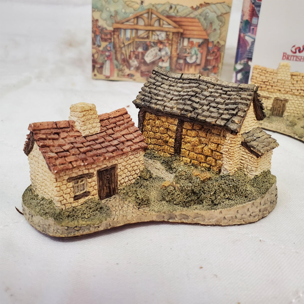 David Winter Cottages Lot of 2 Haybarn with Harvest Barn Harvest Festival Book