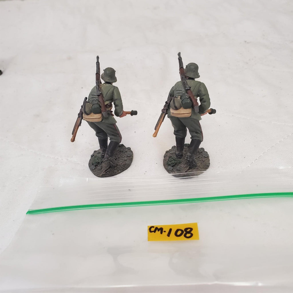 W. Britain 23055 1916-18 German Infantrys Pulling Grenade Primer CM-108