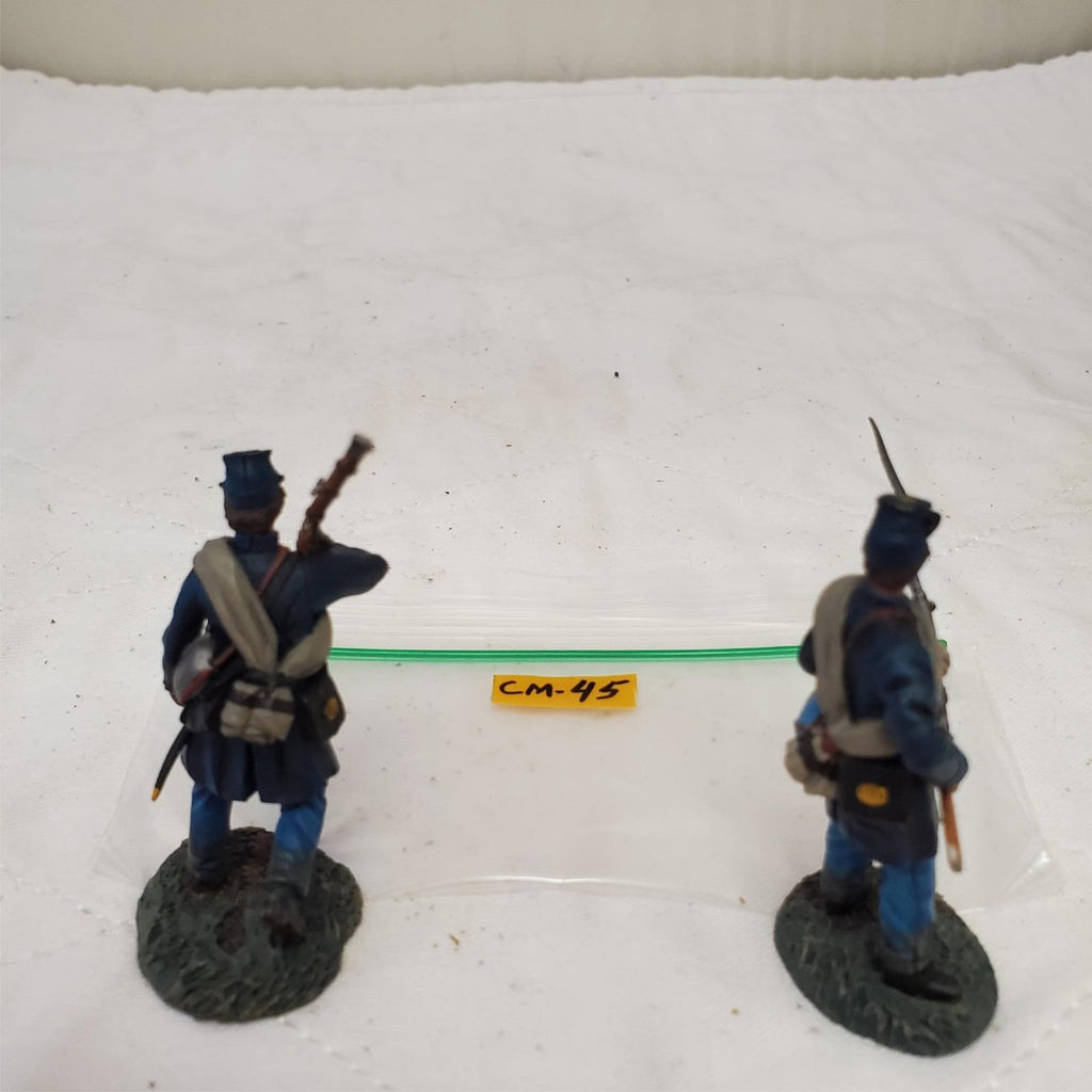 W. Britain's Federal in Frock Coat Advancing & Standing Defending CM-45