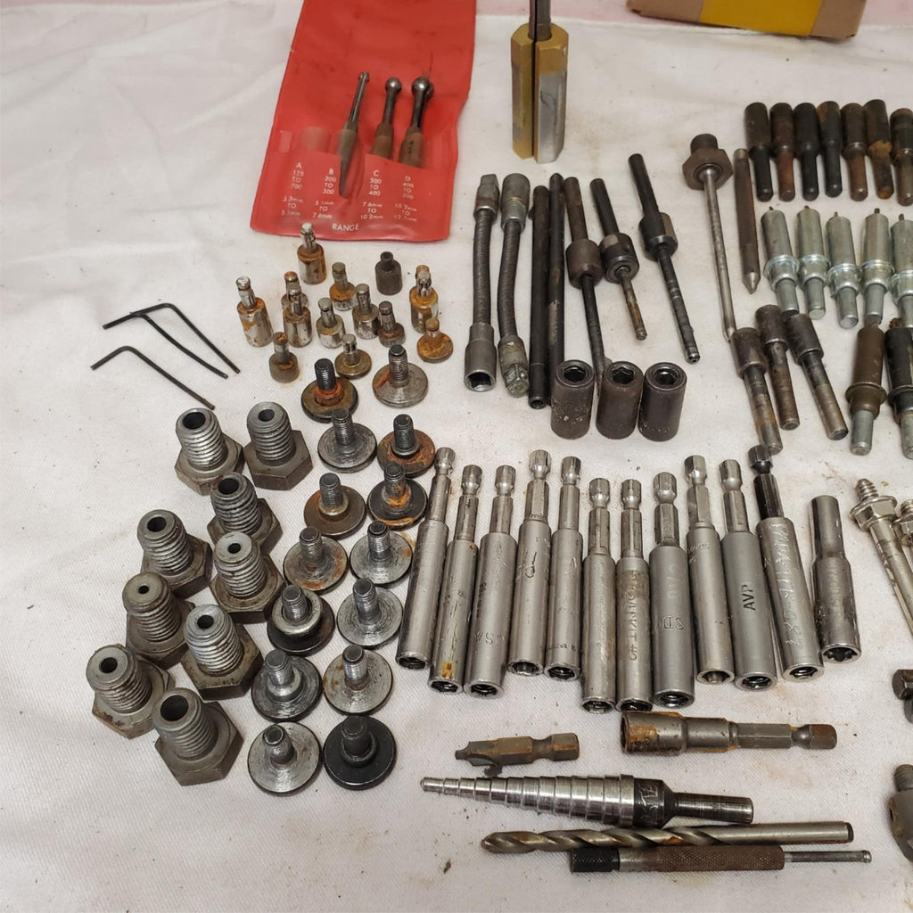 Lot of Assorted Drill Bits Ring Magnetic Nutsetter Threaded Metal Bolts LOT-497