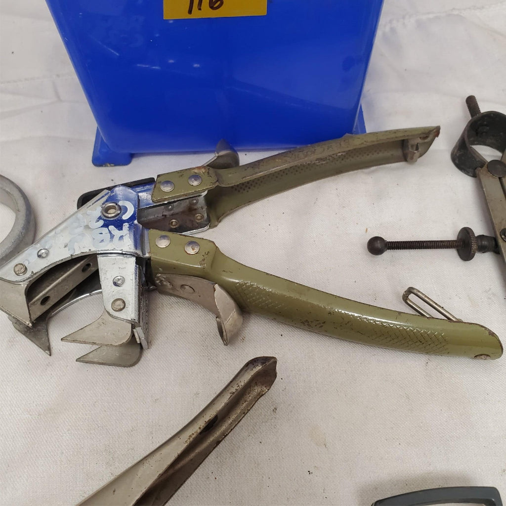 Lot of 8 Assorted Bostitch Stapler, Dividers Breaker Bar & More Tool LOT-116