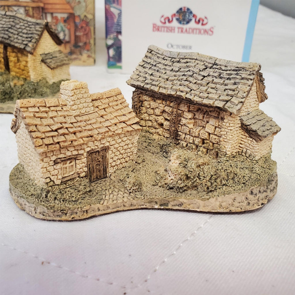 David Winter Cottages Lot of 2 Haybarn with Harvest Barn Harvest Festival Book