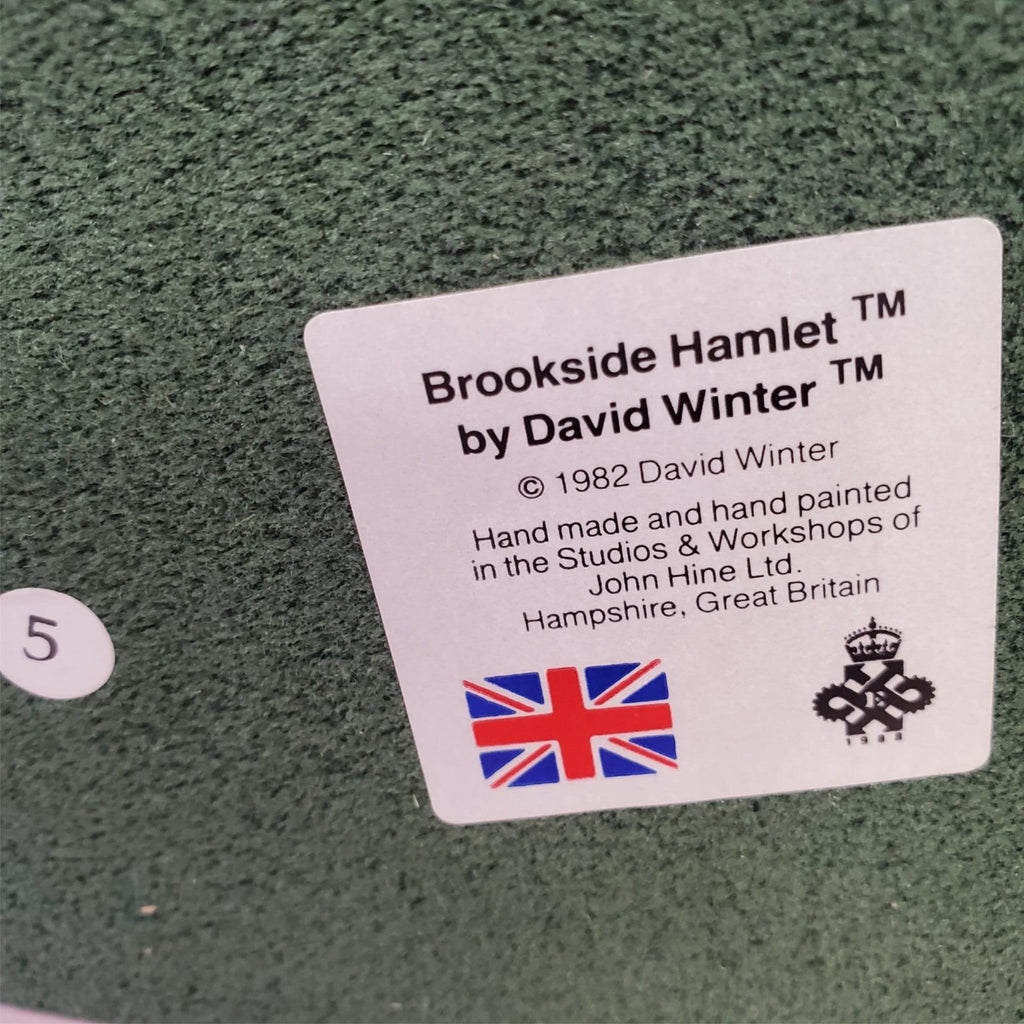 David Winter's Brookside Hamlet 1982 Cottage with Certificate of Authenticity