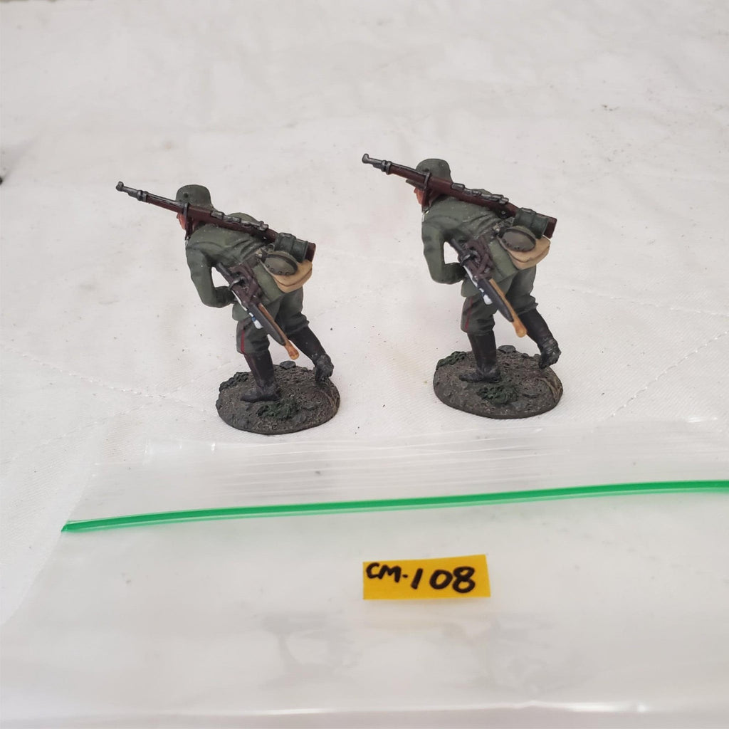 W. Britain 23055 1916-18 German Infantrys Pulling Grenade Primer CM-108