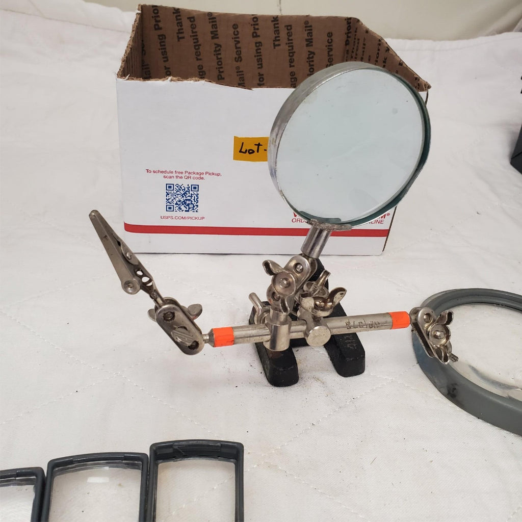 Lot of Magnifying Glass Set with Helping Hands Soldering Stand LOT-891