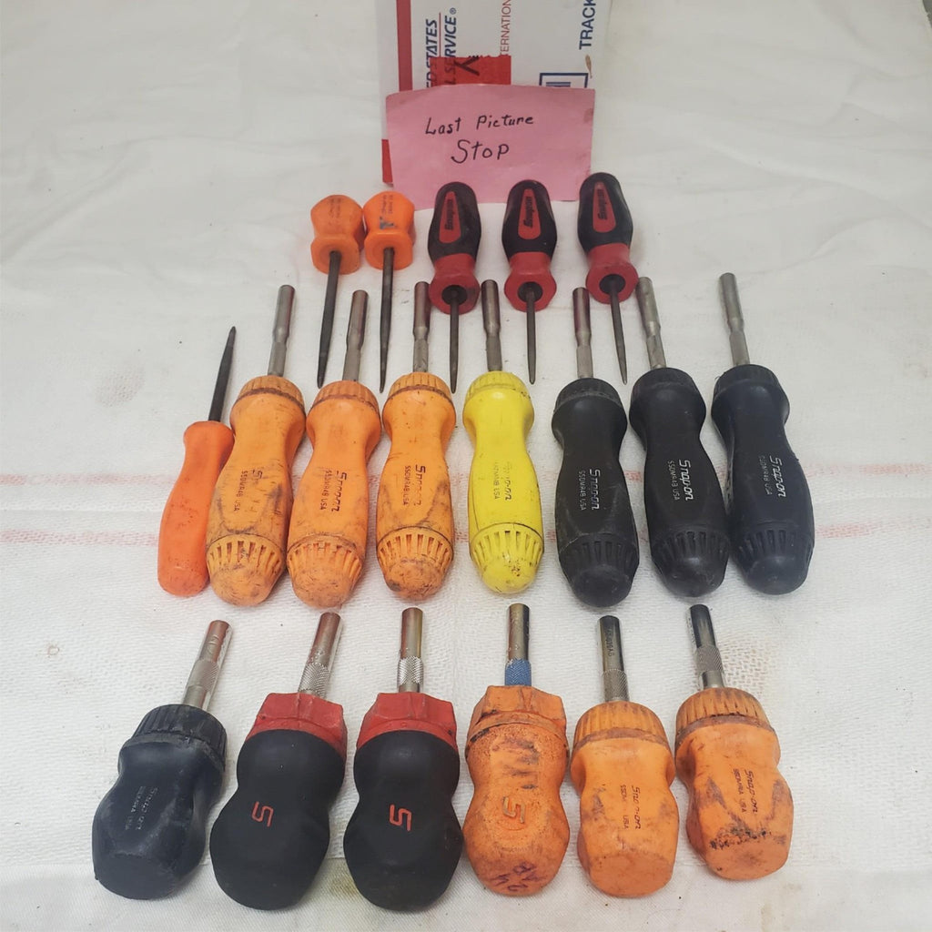 Lot of 19 Snap on screwdrivers of colors black, red, orange, and yellow LOT-1059