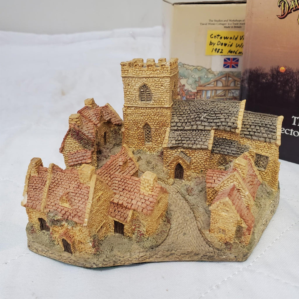 David Winter Cotswold Village 1982 with "The Collectors' Book"