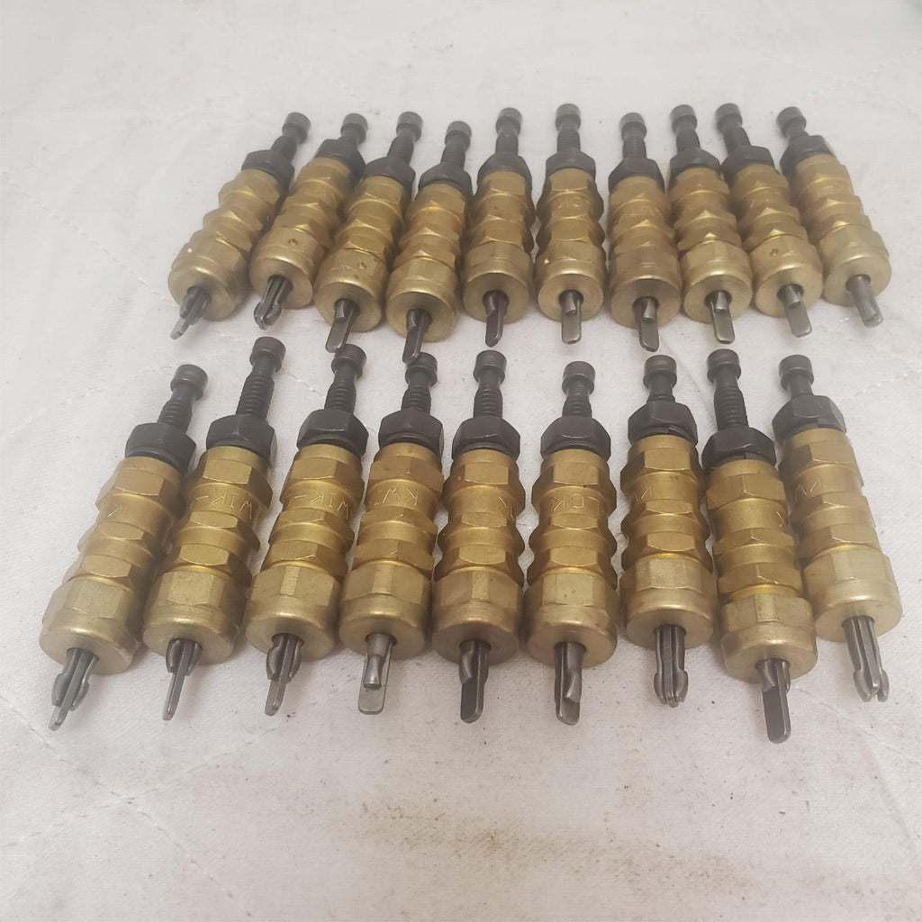 Lot of 19 Wing Nut Fasteners Clamps Wedgelock Kwik loc LOT-373