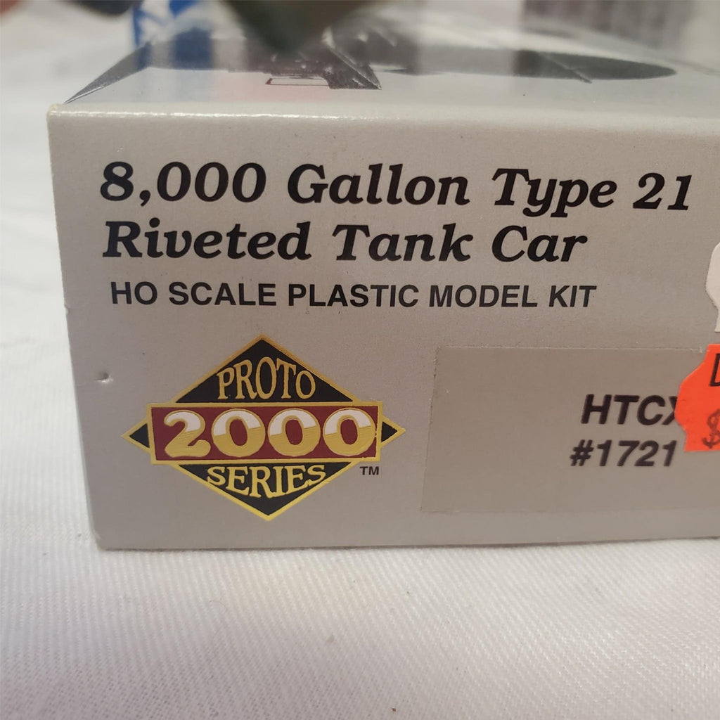 Lot of 3 Riveted Tank Car, Model Railroad & Brawa Lazarettwagen HO Set 