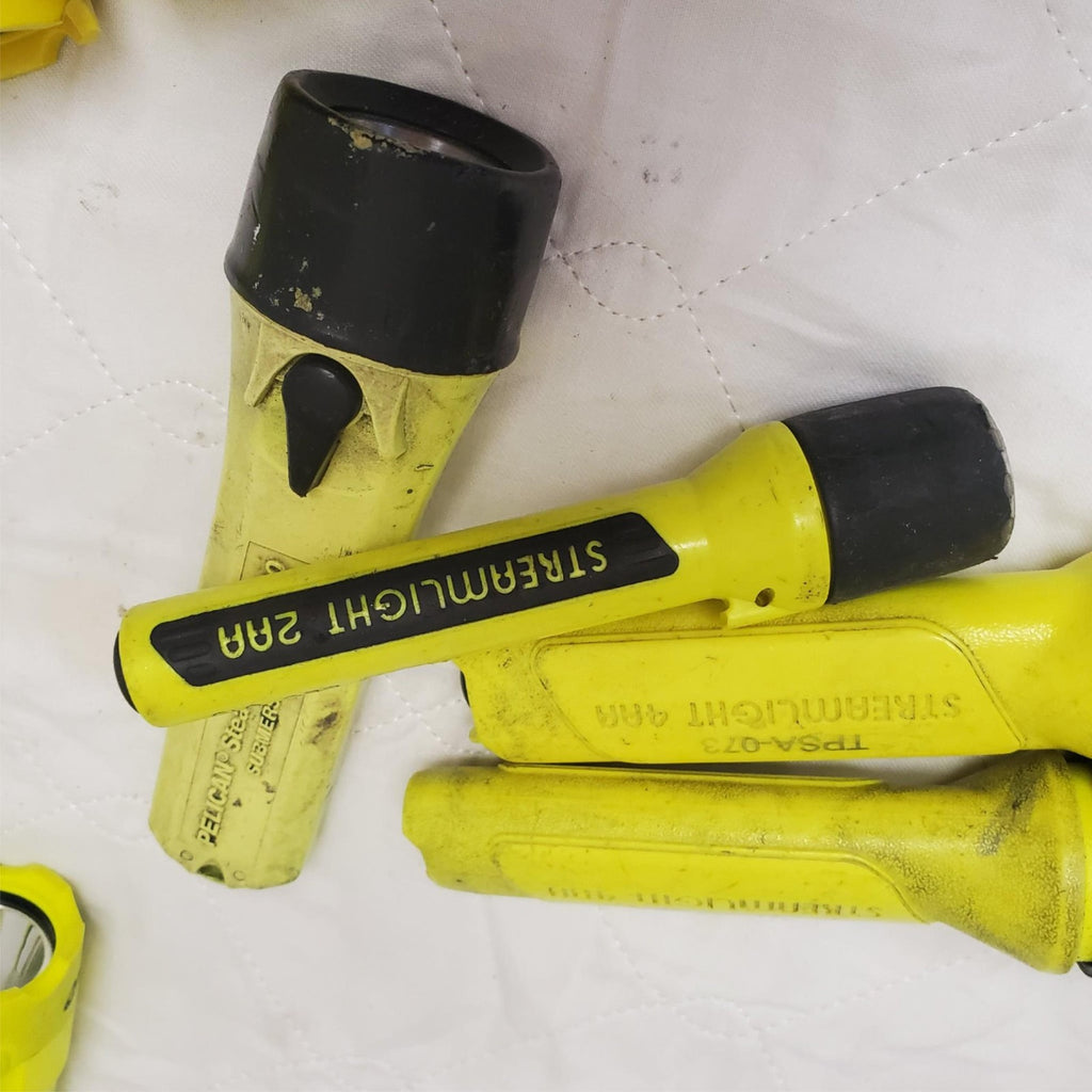 Lot of 11 Streamlight Flashlight LED LOT-82