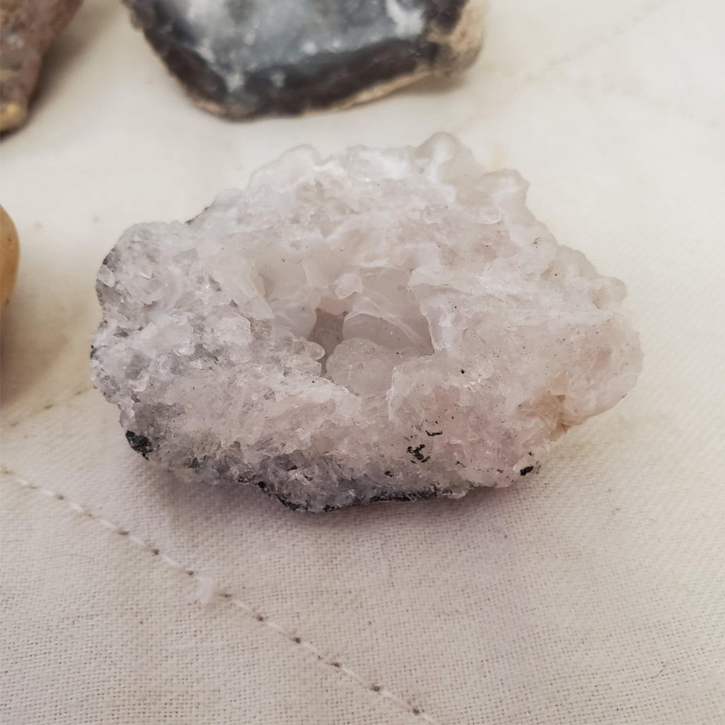 Natural Crystal Cave Crystal Wand Ore Ornaments Home Decor Aquarium Decoration