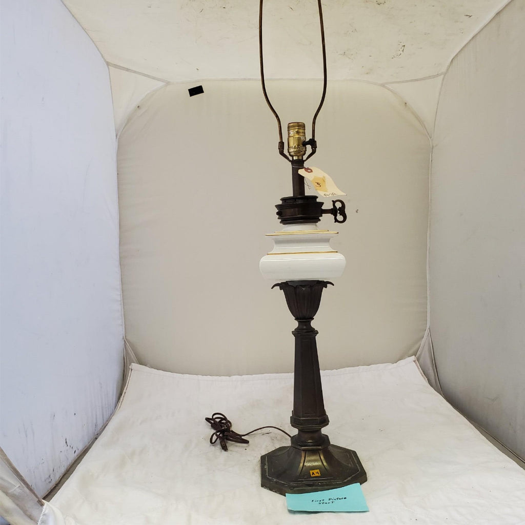 Vintage Stiffel White Porcelain and Brass Table Lamp A4