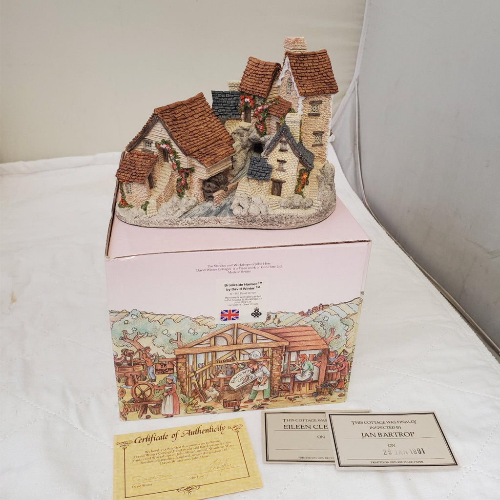 David Winter's Brookside Hamlet 1982 Cottage with Certificate of Authenticity
