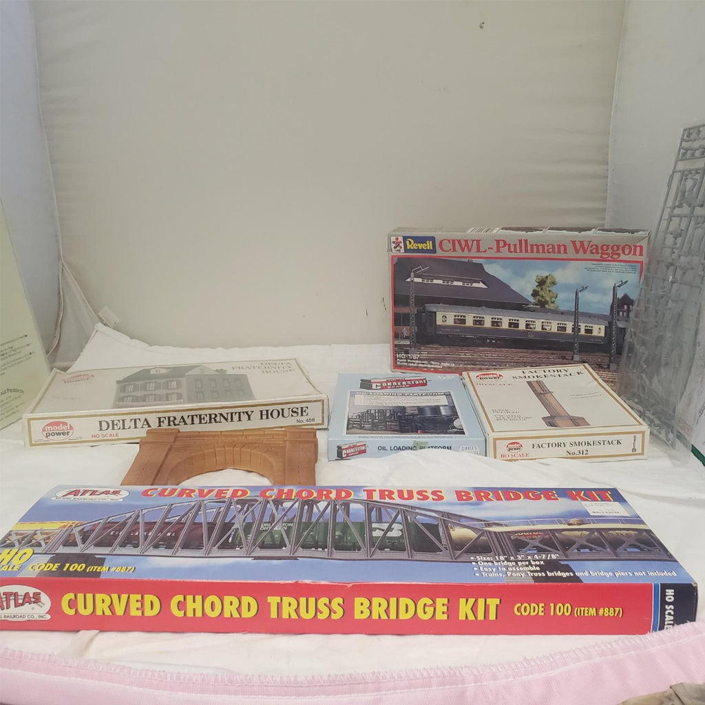 Lot of 5 HO Scale Model Kits  Atlas, Revell, Model Power, Walthers Bridge Set