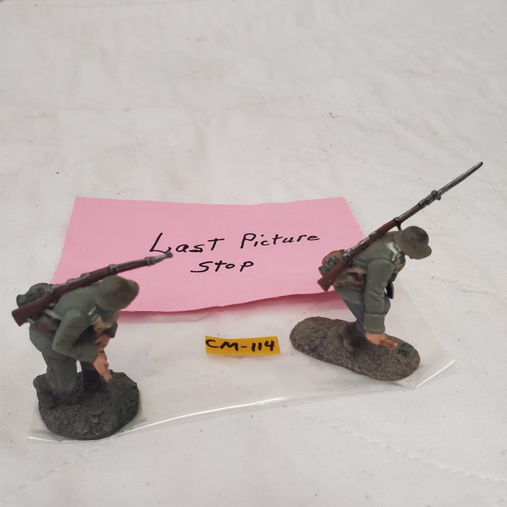W. Britain 23055 1916-18 German Infantrys Pulling Grenade Primer CM-114