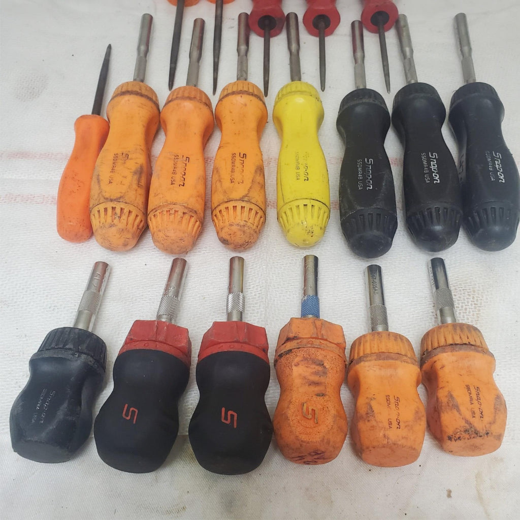 Lot of 19 Snap on screwdrivers of colors black, red, orange, and yellow LOT-1059