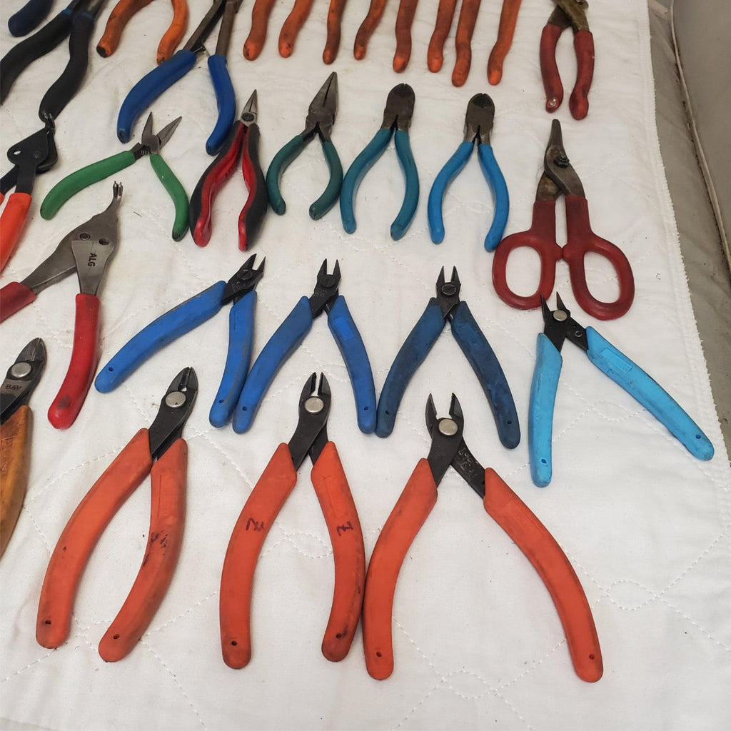 Lot of 31 Assorted Side Cutting Pliers LOT-406