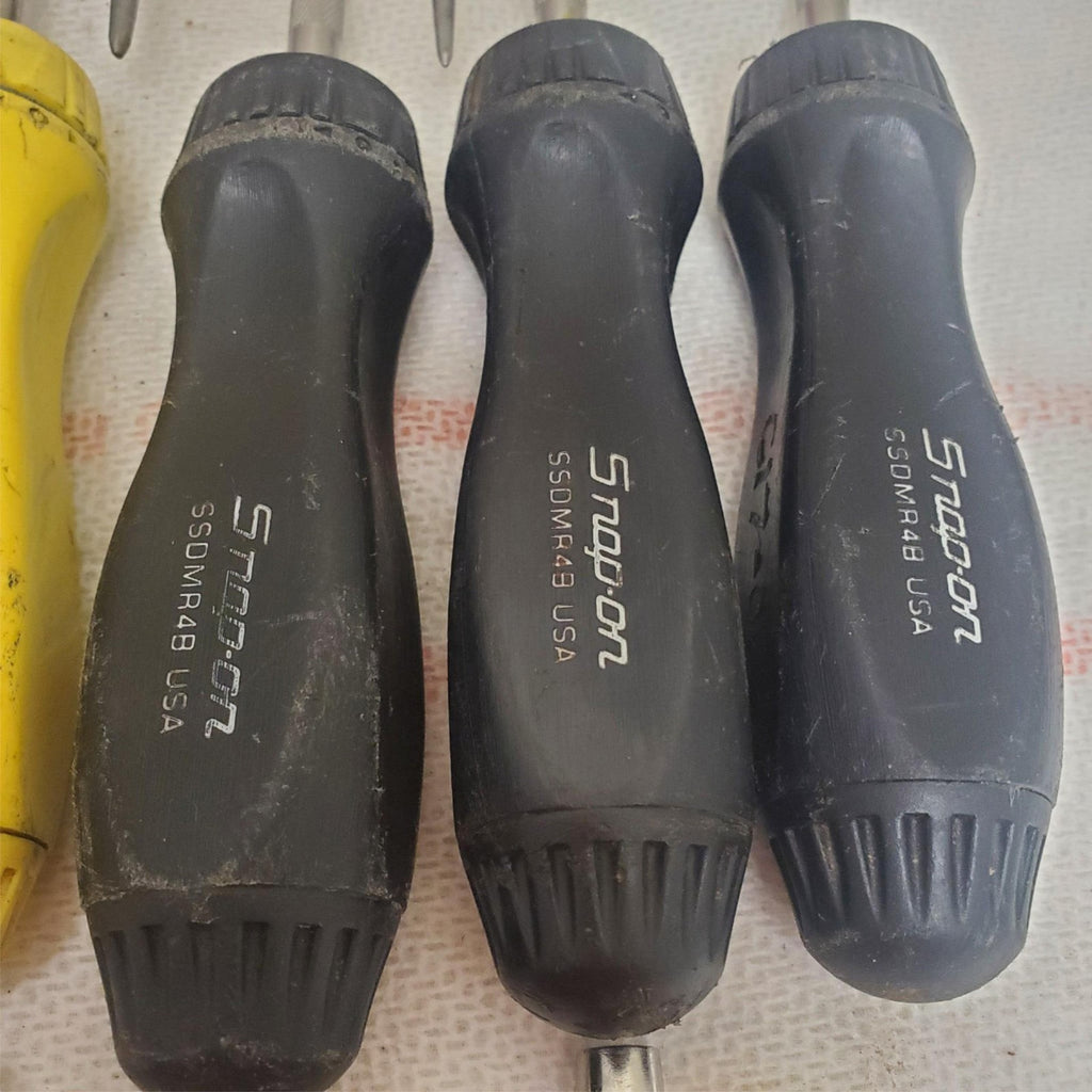 Lot of 19 Snap on screwdrivers of colors black, red, orange, and yellow LOT-1059