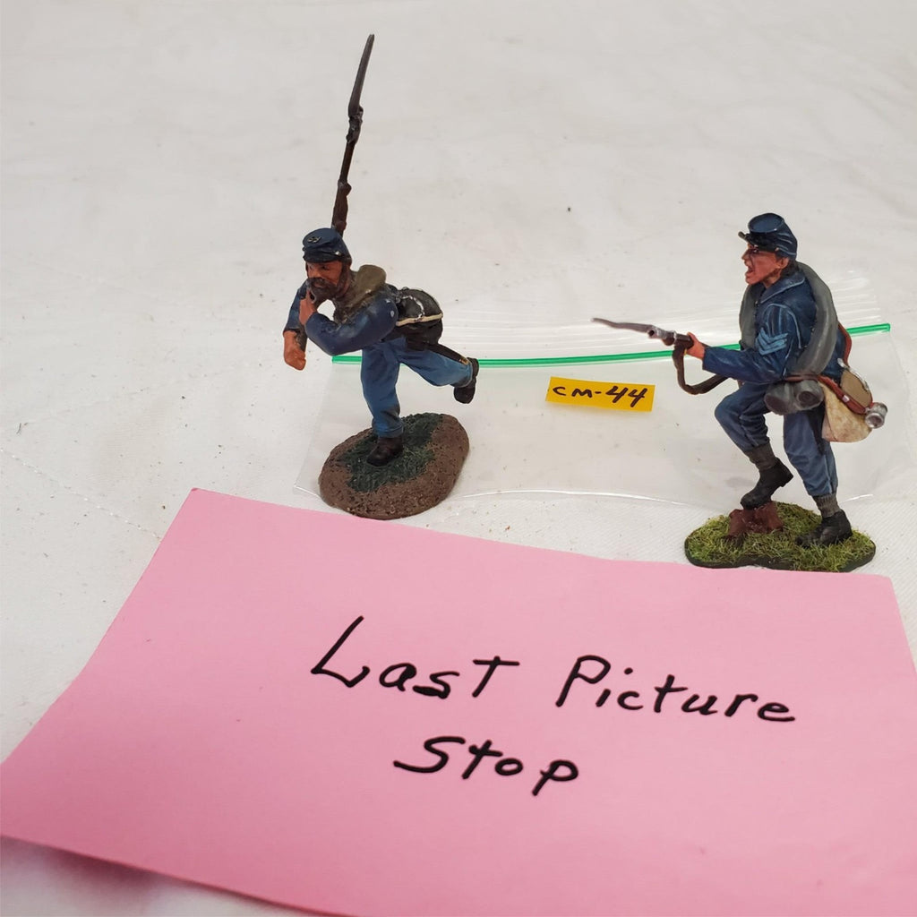 The Collectors Showcase CS00975 69th New York Irish Brigade Advancing CM-44