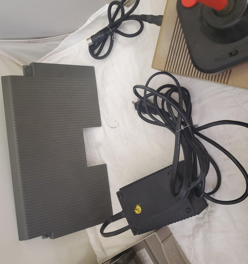Vintage Commodore 64 Computer System w/ 1541 Disk Drive, Joystick, Floppy Disks