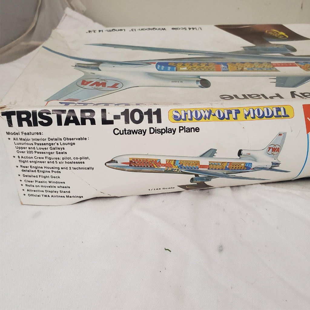 Revell Tristar L-1011 Cutaway Display plane