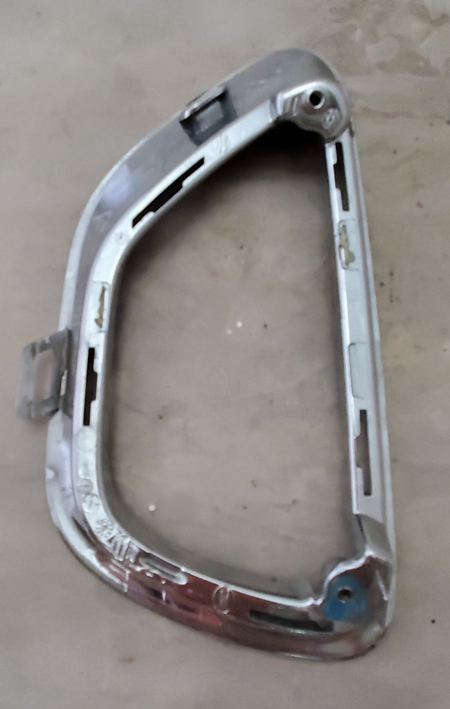 Jeep Grand Cherokee 2014 Right (Offside) Front fog light trimgrill 68143082AB