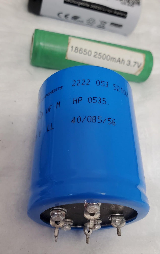 Lot of Various type of NiMH NiCD Universal Battery Package & Aluminium Capacitor