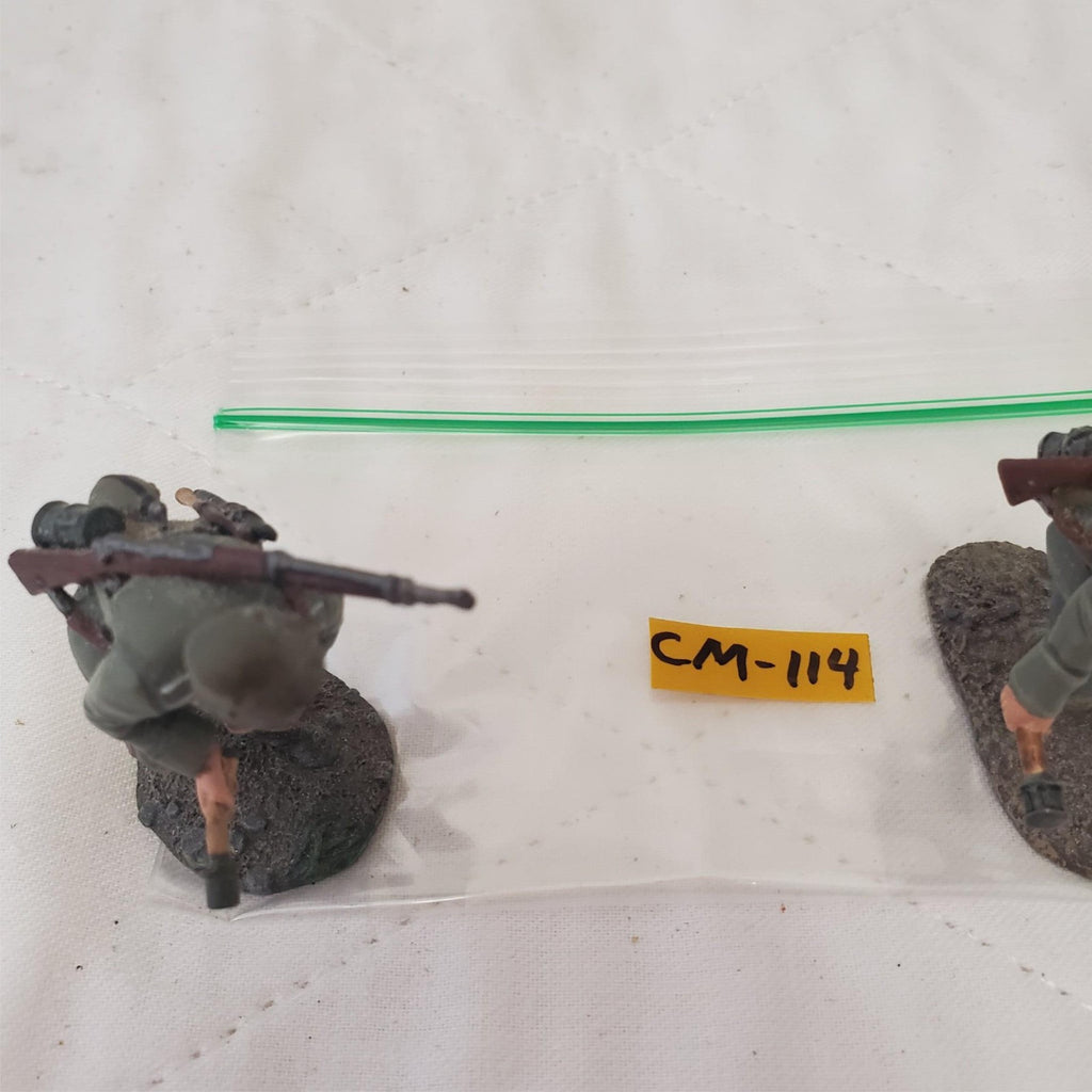 W. Britain 23055 1916-18 German Infantrys Pulling Grenade Primer CM-114