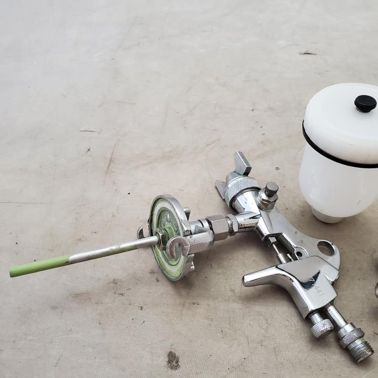 Spray Gun Noozle and Paint Holder with Pressure Regulator