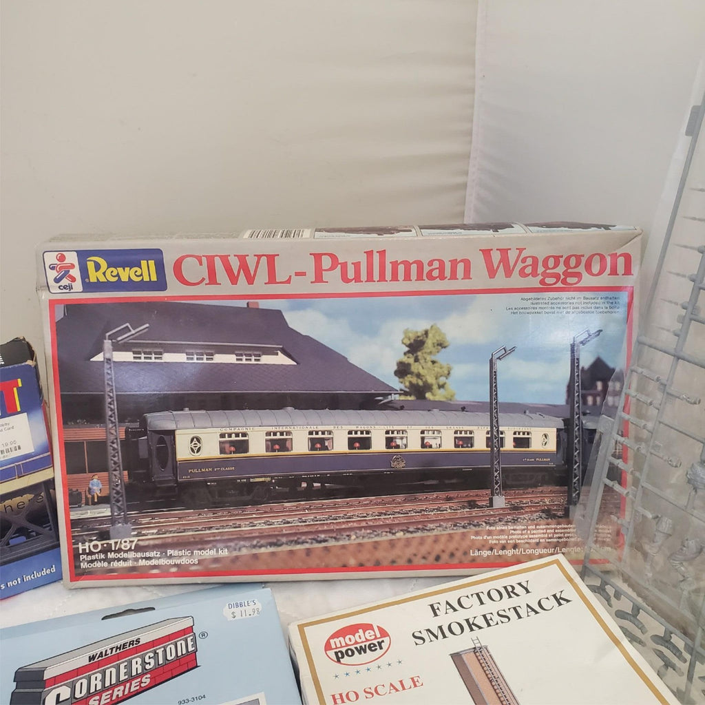 Lot of 5 HO Scale Model Kits  Atlas, Revell, Model Power, Walthers Bridge Set